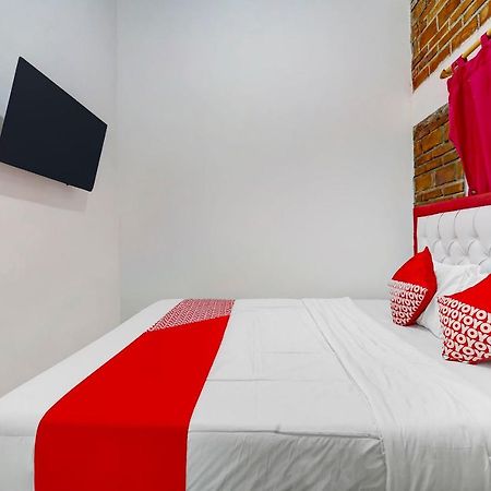 Super Oyo 91173 Guesthouse King Puntodewo Pakualaman Buitenkant foto