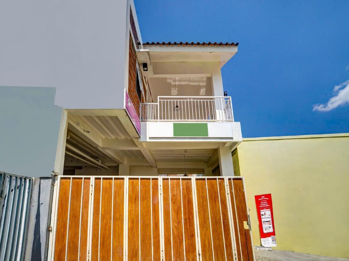 Super Oyo 91173 Guesthouse King Puntodewo Pakualaman Buitenkant foto