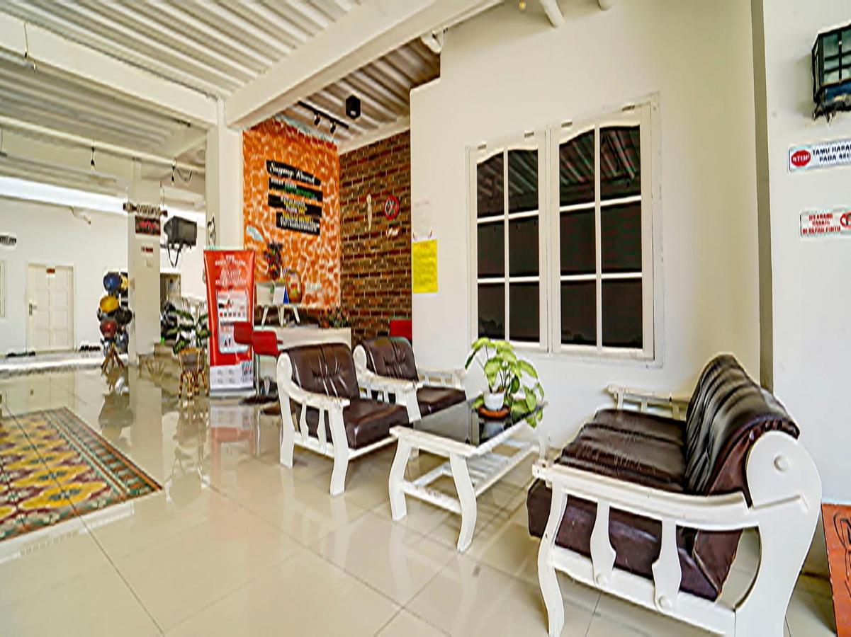 Super Oyo 91173 Guesthouse King Puntodewo Pakualaman Buitenkant foto