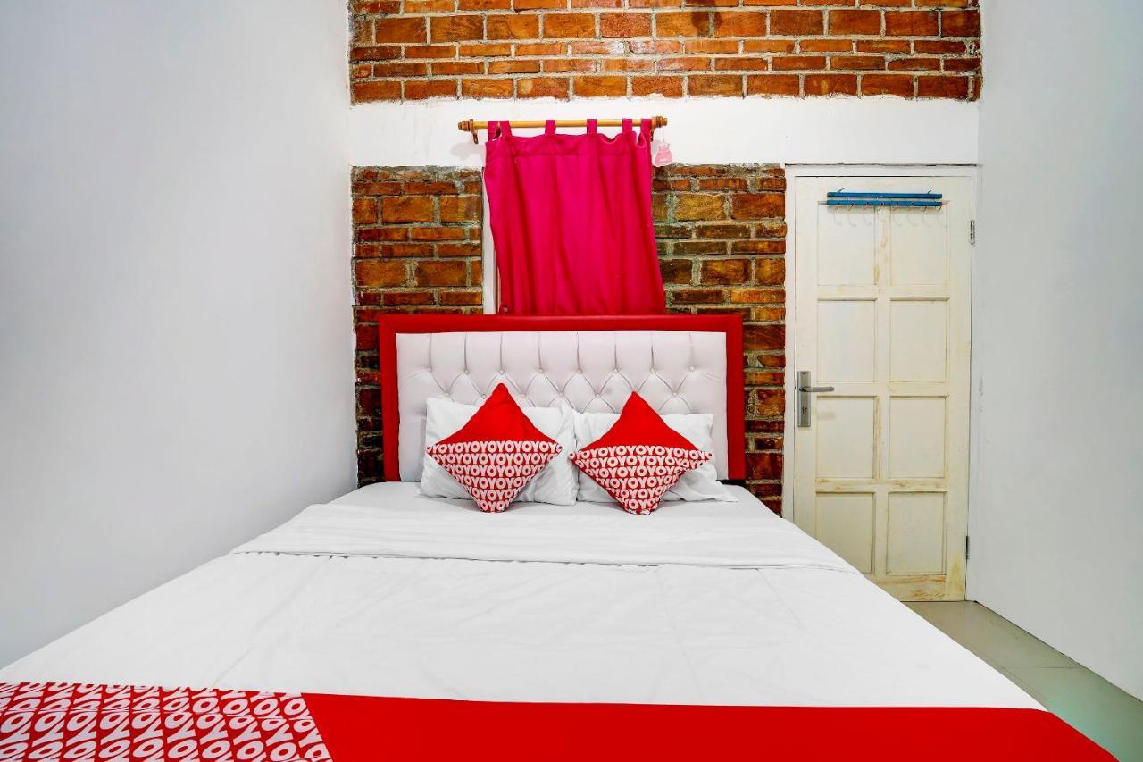 Super Oyo 91173 Guesthouse King Puntodewo Pakualaman Buitenkant foto